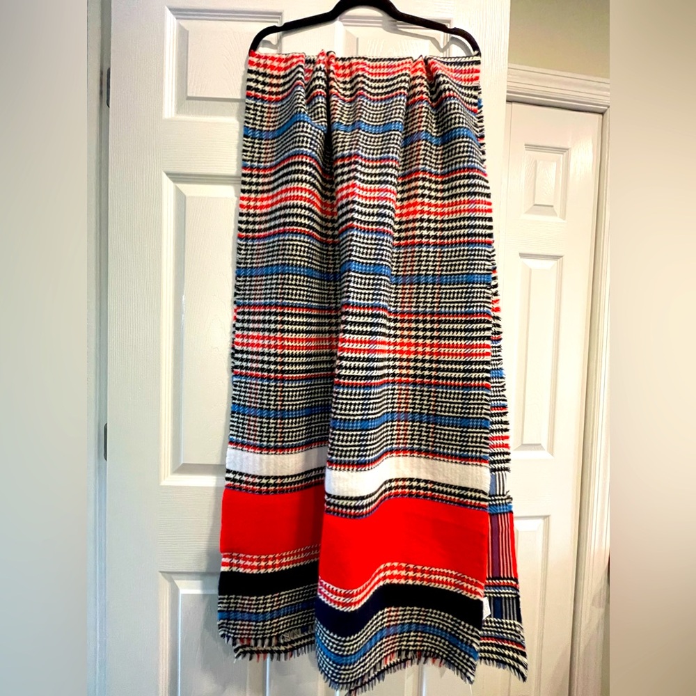 Banana Republic beautiful scarf / wrap. Oversized. NWT